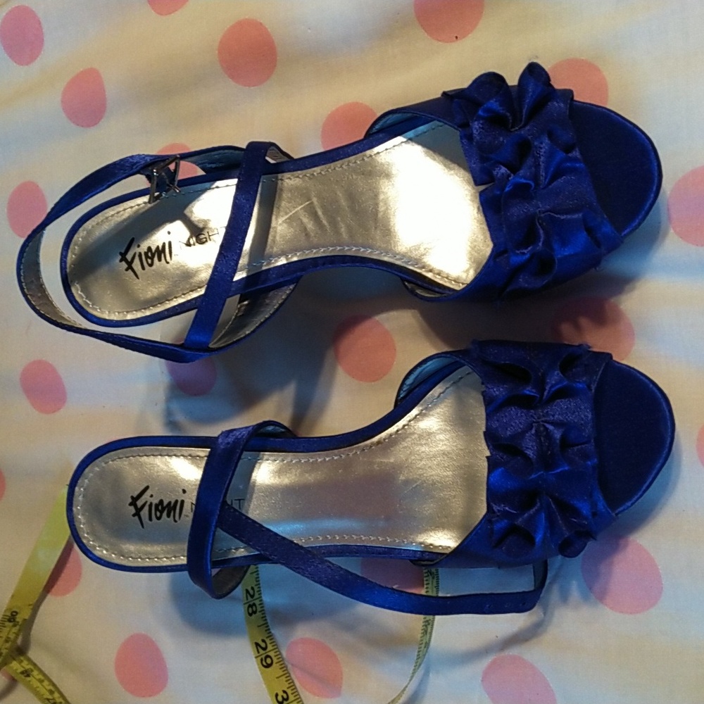 Fioni Night ladies size 8 platform heels blue satin